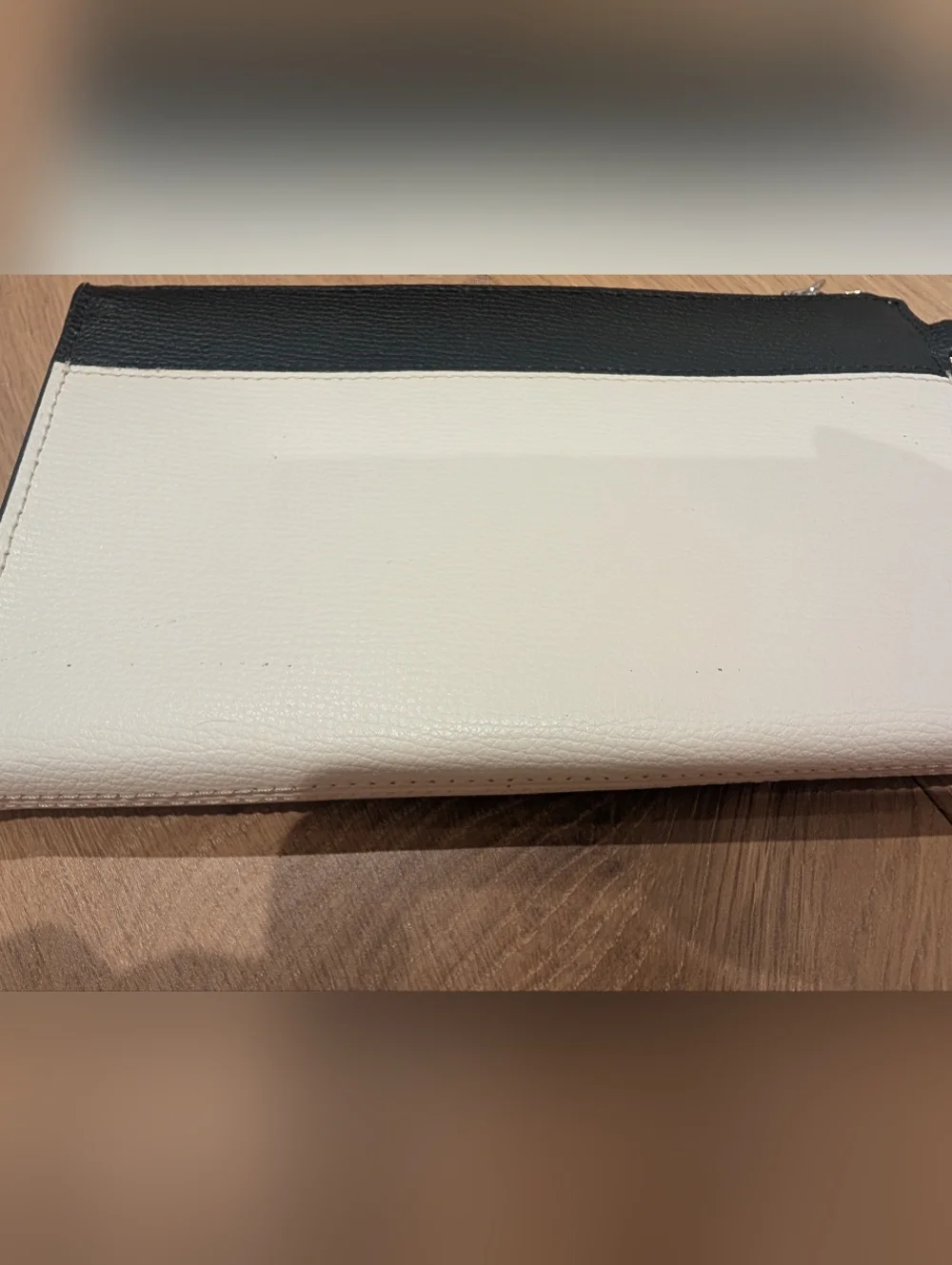 kate spade black and white wristlet
